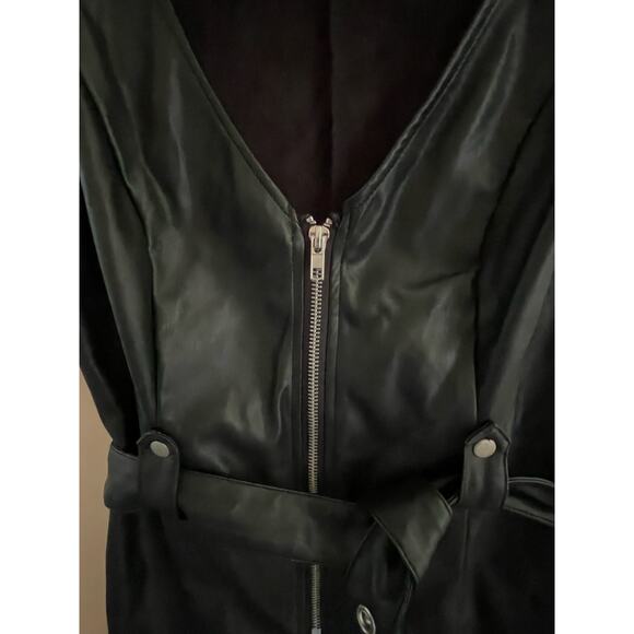 Venus Size 4‎ Black Faux Leather Romper-Grunge Exposed Zipper V-Neck Self Tie - Picture 4 of 9
